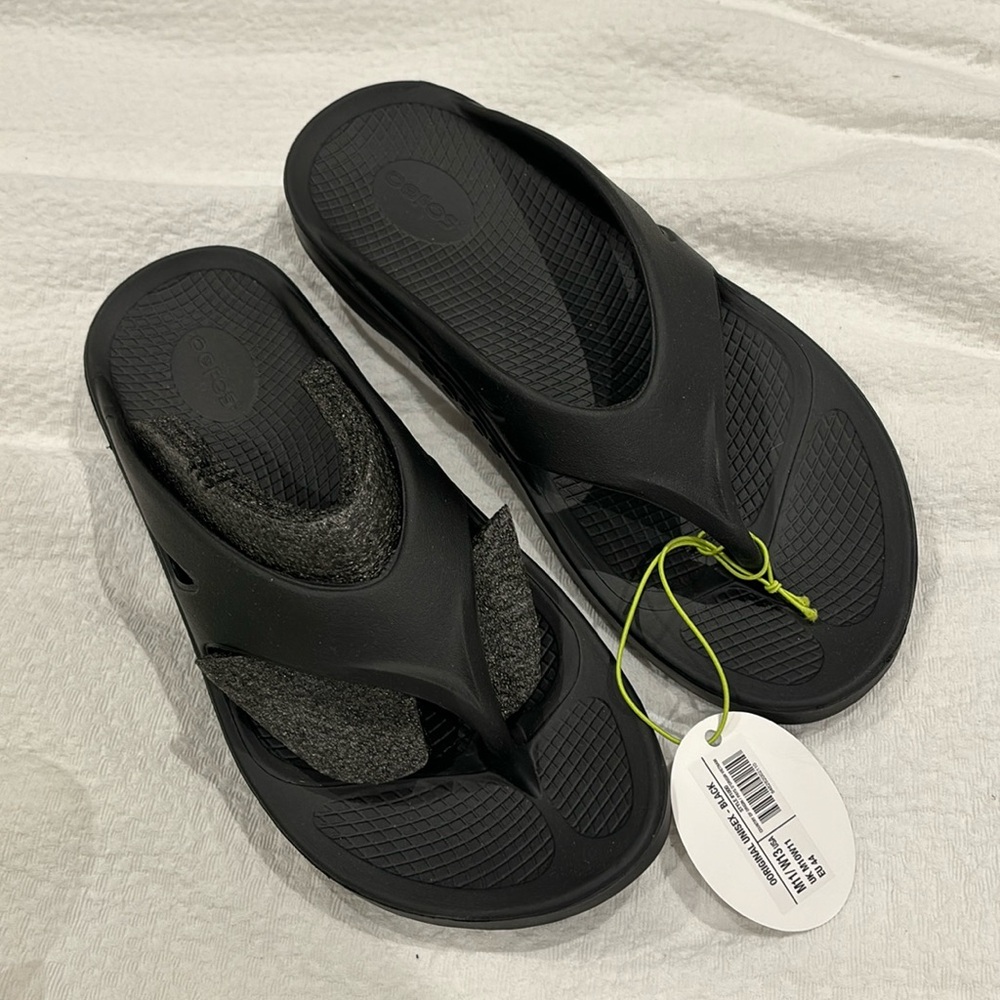 OOFOS OOriginal - Black - NEW WITH TAGS